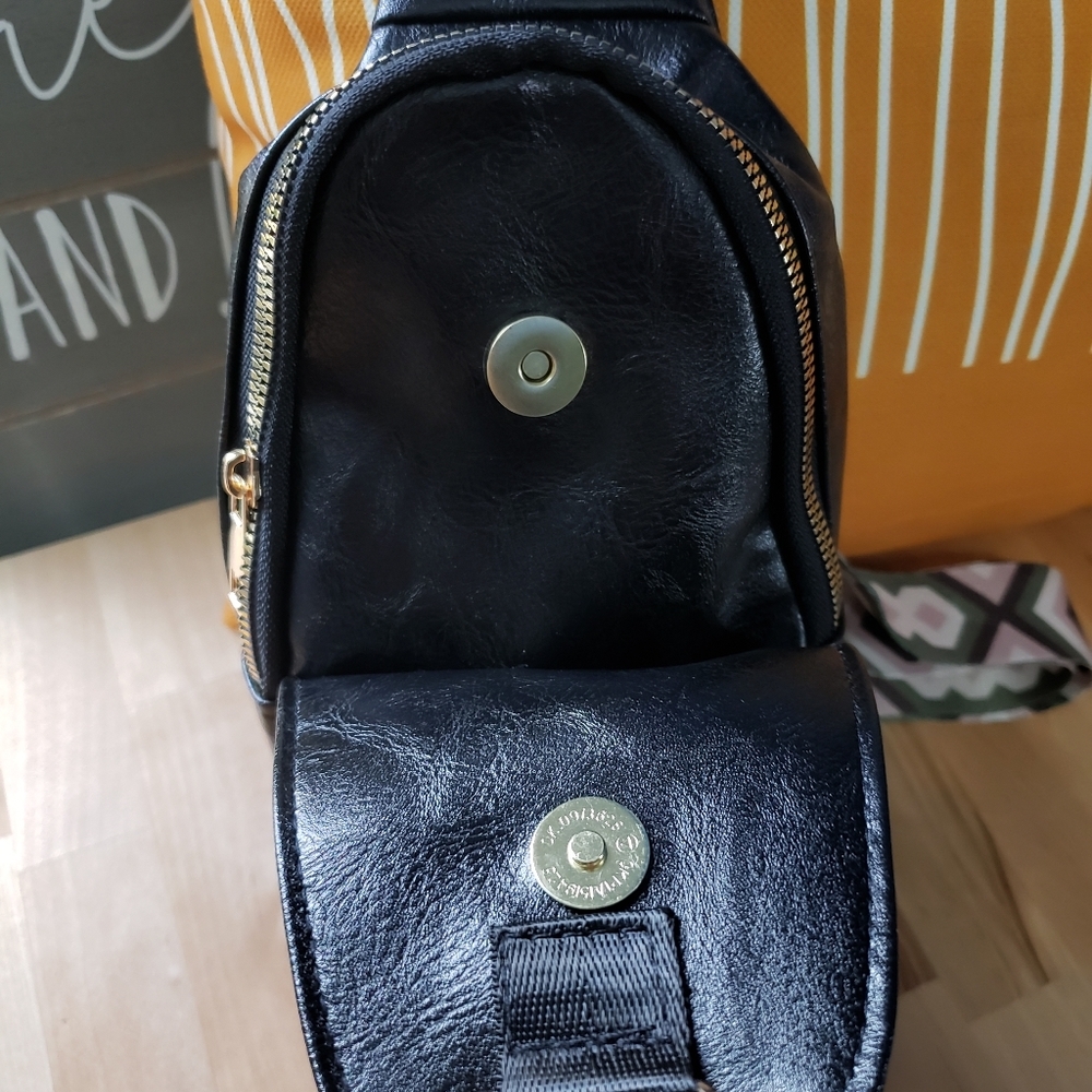 Vibrant Vintage Sling Bag - Picture 7 of 8